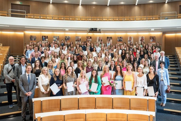 Gruppenbild mit Dozenten